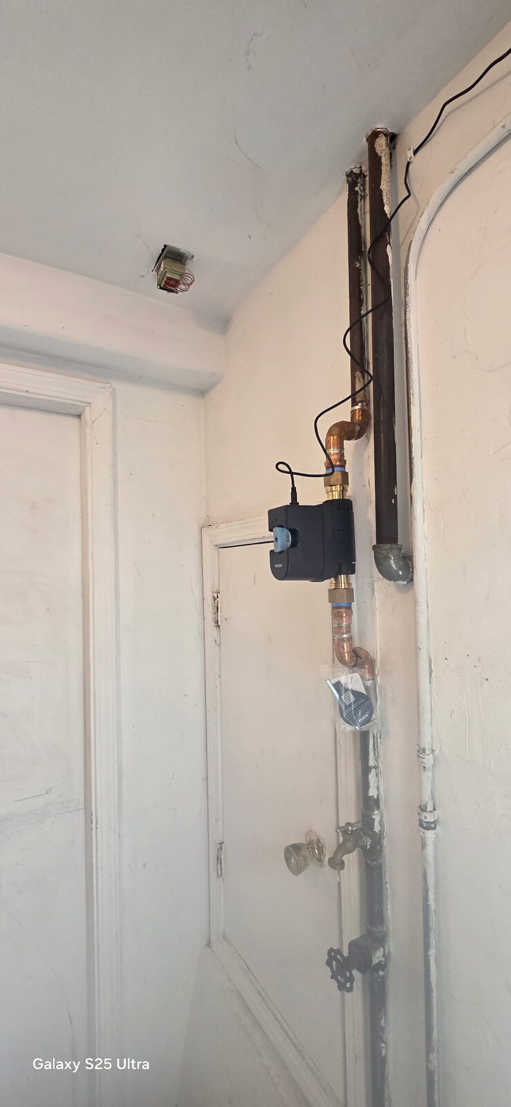 Leak detector installation — the 600 block of Persia Ave
